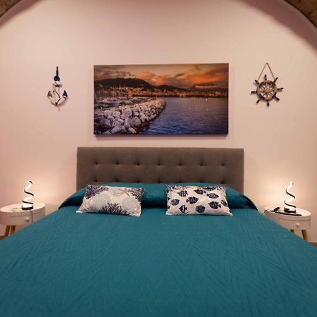 Stay In The Heart Of Salerno - Near The Duomo "La Finestra Sul Borgo" Extérieur photo